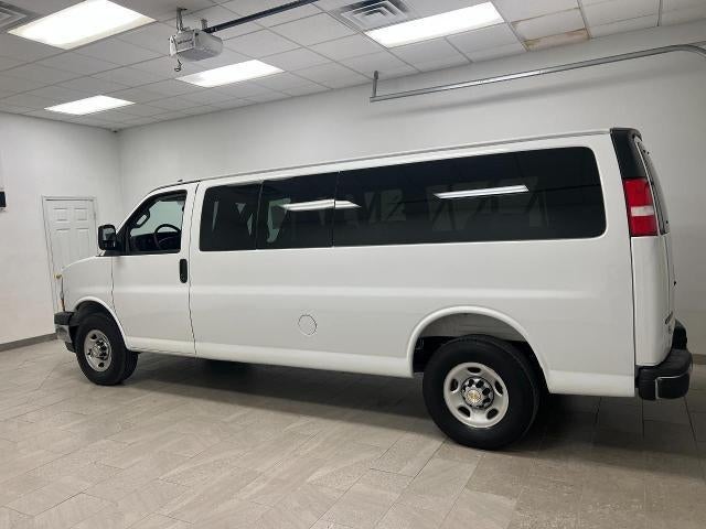 2025 Chevrolet Express Passenger 1LT