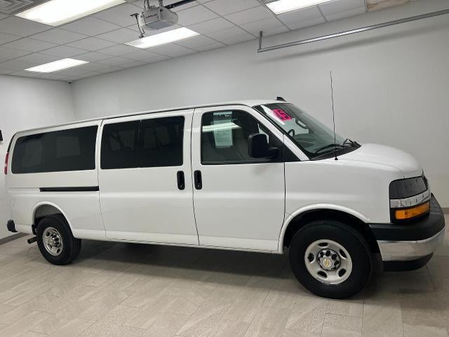 2025 Chevrolet Express Passenger 1LT