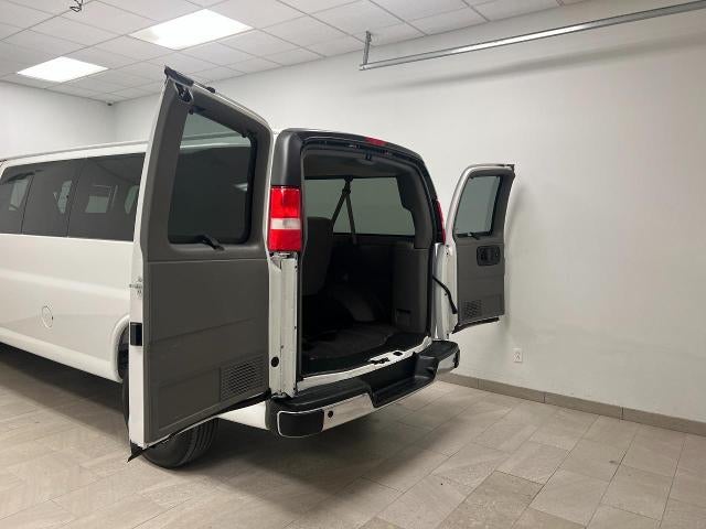 2025 Chevrolet Express Passenger 1LT