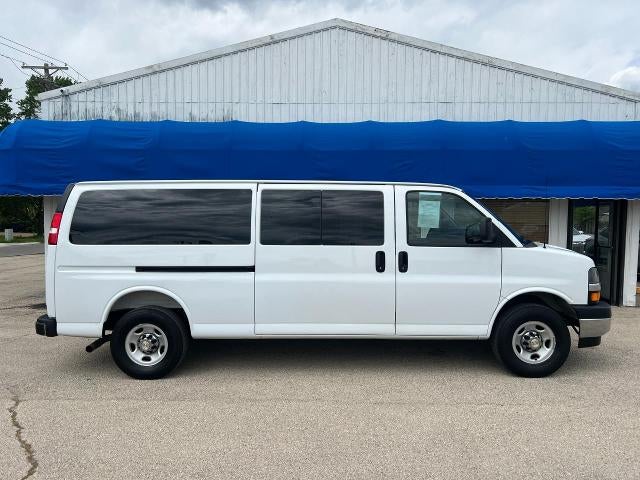 2025 Chevrolet Express Passenger 1LT