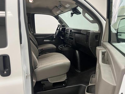 2025 Chevrolet Express Passenger 1LT