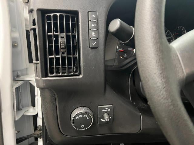 2025 Chevrolet Express Passenger 1LT