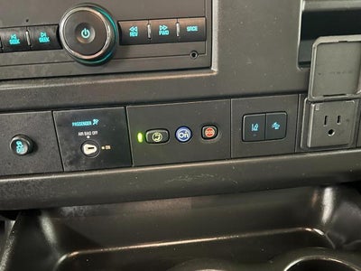 2025 Chevrolet Express Passenger 1LT