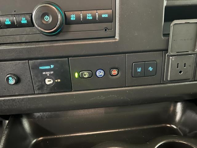 2025 Chevrolet Express Passenger 1LT