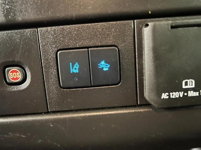 2025 Chevrolet Express Passenger 1LT