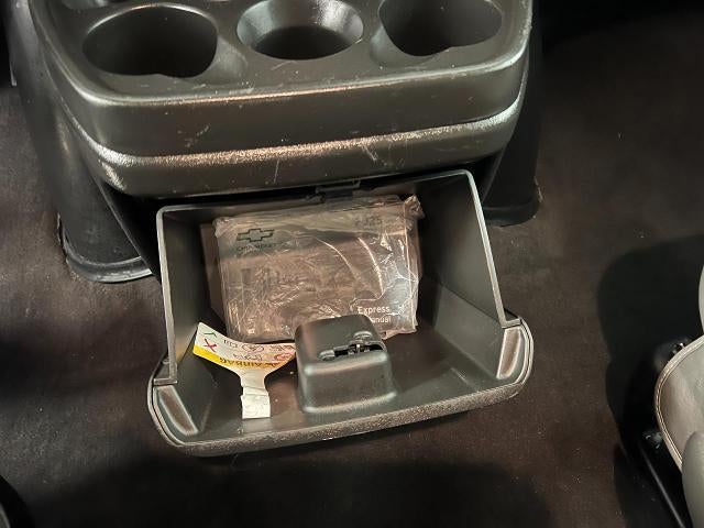 2025 Chevrolet Express Passenger 1LT