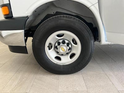 2025 Chevrolet Express Passenger 1LT