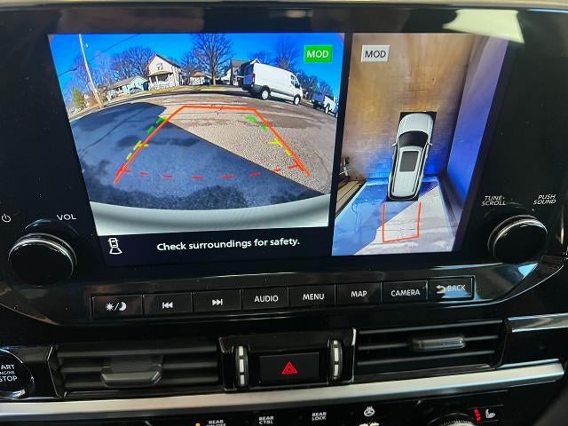 2025 Nissan Pathfinder SL